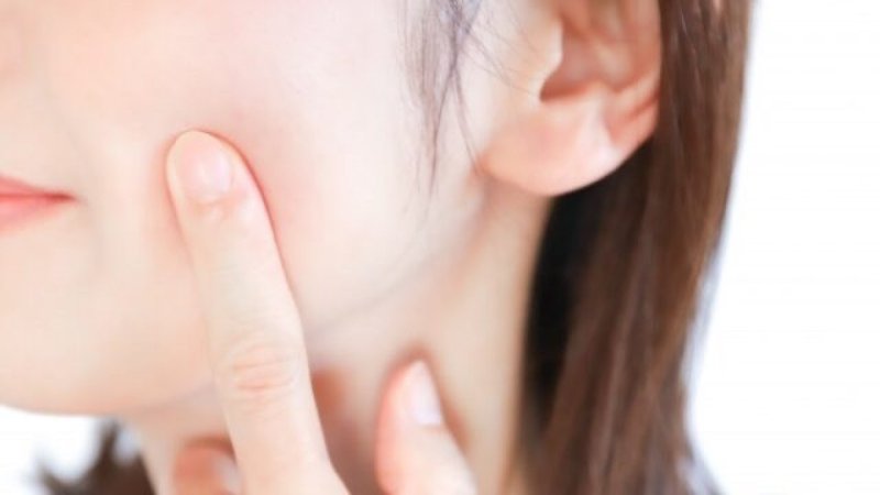便秘からくる肌荒れ